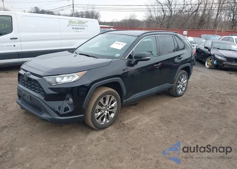 2021 Toyota Rav4 Xle Premium z USA, uszkodzony, nr VIN 2T3A1RFV9MW197535